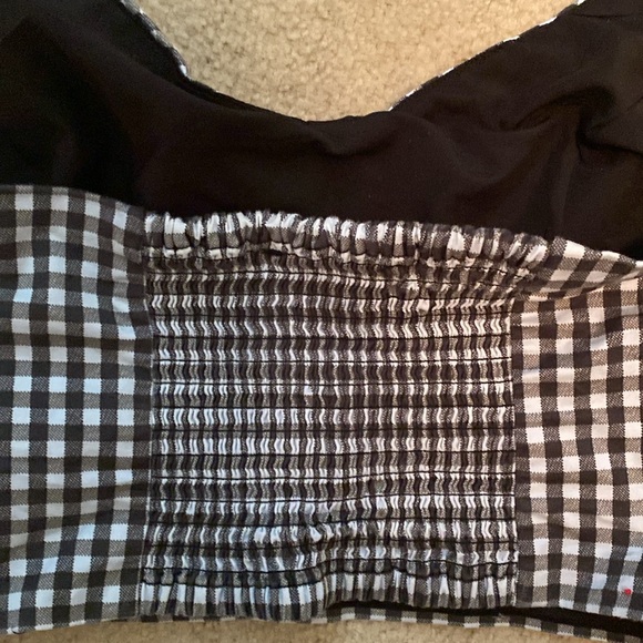 GUESS black and white halter top - Picture 3 of 4